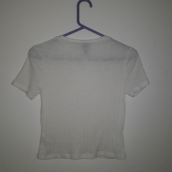 White crop top - Picture 2 of 3